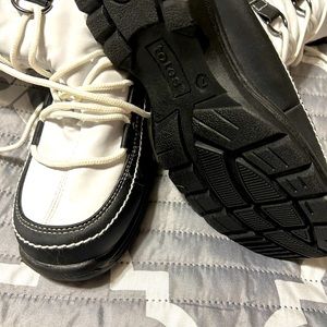 Women’s winter boots! Size 7! Never worn!